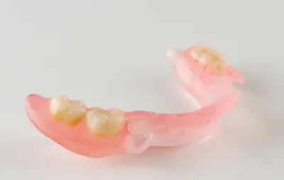 Нейлоновые зубные протезы - мягкие и гибкие