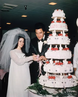 Необычные свадебные торты знаменитостей: у кого больше? | Wedding Magazine