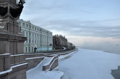 Замерзшая Река Нева В Солнечный Зимний День, На Окраине Санкт-Петербурга,  России. Фотография, картинки, изображения и сток-фотография без роялти.  Image 52908001