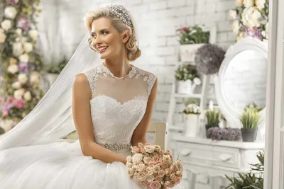 Образ невест на свадьбу: фото свадебных платьев, модные тренды, макияж