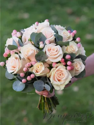 Свадебный букет невесты из белых и красных роз I Фото