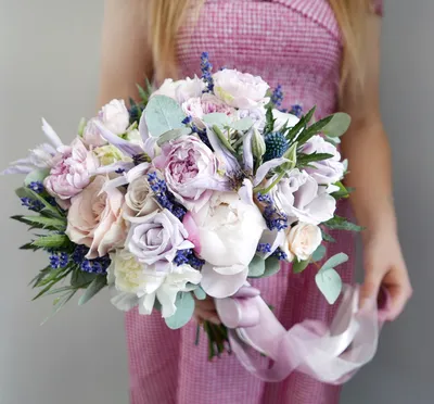 Букет невесты из розовых диантусов и нежных эустом с эвкалиптом - купить с  доставкой в Омске - LAVANDA