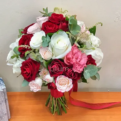 Свадебный букет из розы в классическом стиле на сайте theYou