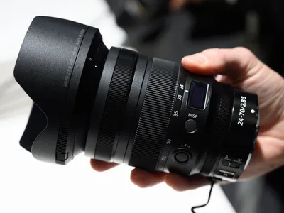 Nikon AF-S Nikkor 24-70mm f/2,8 G IF ED (JAA802DA) купить в  интернет-магазине: цены на универсальный объектив AF-S Nikkor 24-70mm f/2,8  G IF ED (JAA802DA) - отзывы и обзоры, фото и характеристики. Сравнить