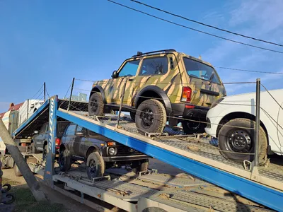 Lada Niva at the supermarket.... | In Hunter's Chic Camo....… | Flickr