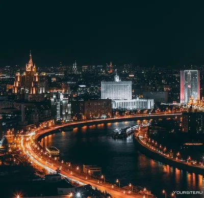 Москва меняется - ОГНИ МОСКВЫ Огни ночного города завораживают! А где ваше  любимое место ночной Москвы?💥👇🏼 📸 instagram.com/zodyakuz  #москваменяется #фото | Facebook