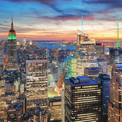 Движение ночи на 42nd улице Нью-Йорка Стоковое Фото - изображение  насчитывающей город, свет: 123744448
