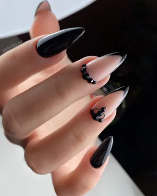 Идеи маникюра| Manicure Ideas on X: \"Стильный маникюр с золотой фольгой на острые  ногти #маникюрнаострыеногти #стильныйманикюр #ногтисзолотойфольгой  https://t.co/2XoCMLa1u9\" / X