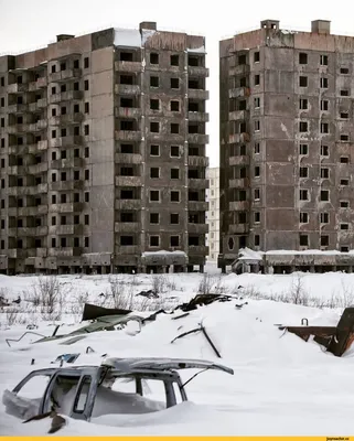 В Норильске люди роют многометровые тоннели в сугробах, чтобы добраться до  своих машин - KP.RU