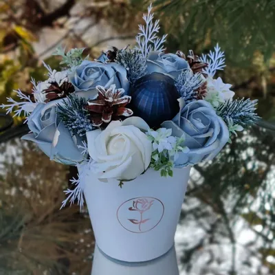 Флористический новогодний букет купить с доставкой по Томску: цена, фото,  отзывы.