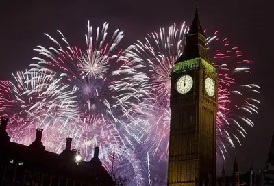 ASB consulting - Новый год в разных странах: самые интересные традиции  Англия. Чтобы быть вместе целый год, влюбленные должны поцеловаться В Англии  принято на Новый год разыгрывать представления для детей на сюжеты