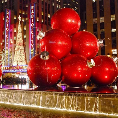 Нью-Йорк встретил Новый год традиционным спуском хрустального шара на  Таймс-сквер (фоторепортаж) | УНИАН