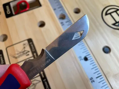 Зачем у складного ножа лезвие такой необычной формы – показываю его  возможности. Нож электрика, который использую в ремонте | Штуки из труб |  Дзен