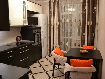 Кухонный гарнитур для маленькой кухни и обеденной зоны, фото — КупиСтул