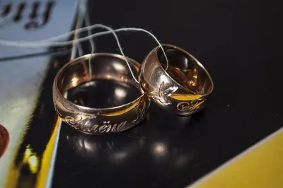 Обручальные серебряные кольца с позолотой Американка 7 мм, гравировка  обручальных колец (ID#1701408414), цена: 4094 ₴, купить на Prom.ua