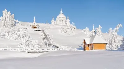 Зима / Зима снежная и холодная, но очень красивая пора года, время метелей  и вьюг, новогодних праздников и первого снега
