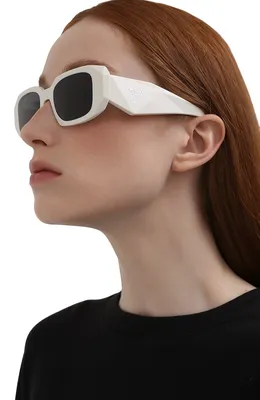 Женские белые солнцезащитные очки PRADA купить в интернет-магазине ЦУМ,  арт. 17WS-1425S0