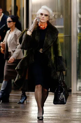 Очки Prada: практичность, долговечность и комфортное ношение. История  бренда.