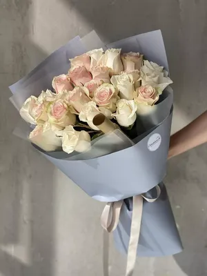 Цветы Алматы ⚡️ on Instagram: “Креативное , необычное оформление букетов из  роз 🔥🔥🔥😎🙈!!!! Ровная выкладка , каскадная накладка фур… | Букет из роз,  Букет, Розы