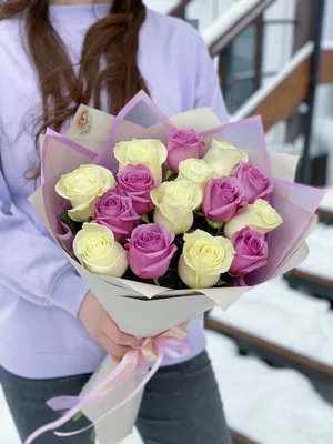 Купить 15 белых роз с эвкалиптом с доставкой в Курске, каталог | Акции на  цветы и букеты | - «MarnaFlowers».