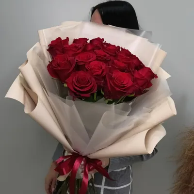 Букет белых роз: 25 цветков с оформлением по цене 4750 ₽ - купить в  RoseMarkt с доставкой по Санкт-Петербургу
