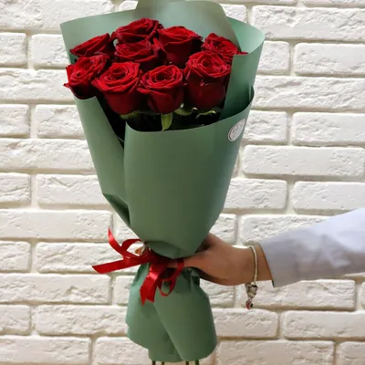 Купить мини-букет из 3 роз в крафте в Екатеринбурге