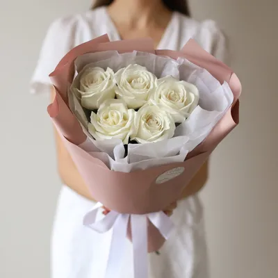 Цветы Астана ⚡️ on Instagram: \"Крутой букет из белых роз в живом , самом  стильном оформление стиля рустик 👌👌👌. Белоснежные розы - всегда являлись  королевами… | Белые розы, Белые букеты, Розы
