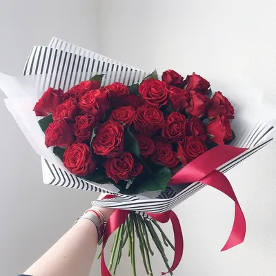 ᐉ Купить букет из 55 спрей роз в премиальном оформлении в Уральске —  Интернет-магазин UralskZakazBuketov