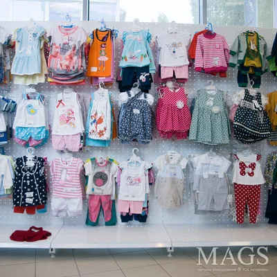 Дизайн и оформление витрин магазина детской одежды, обуви и аксессуаров  Isola Piccolo - на заказ - дизайн-студия ХНУМ