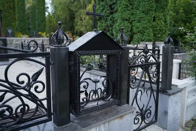 Кованая ограда на могилу, цены на кованые ограды на кладбище, заказать  кованую ограду