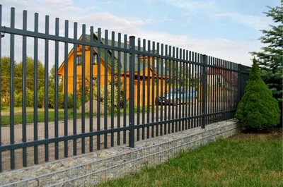 Забор из профильной трубы для школьной площадки СВ-102 - купить в Москве,  цена, фото, отзывы, характеристики