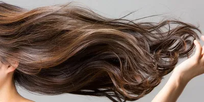 Лучшие натуральные средства для осветления волос дома | theGirl