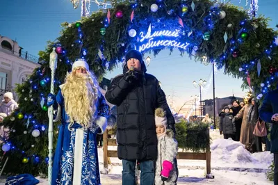 Зимний городской пейзаж на реке Иртыш. Центр Омска. Россия . стоковое фото  ©yykkaa 19106265