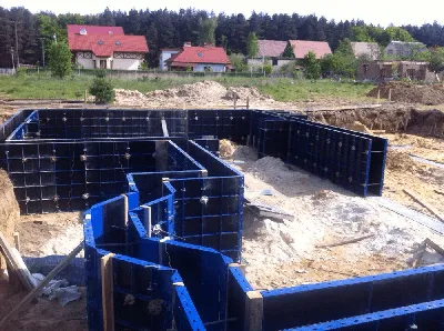 Опалубка для стен фундамента мелкощитовая стальная модульная МСК - купить  по выгодной цене в Москве | ПромСтройКонтракт (ПСК)