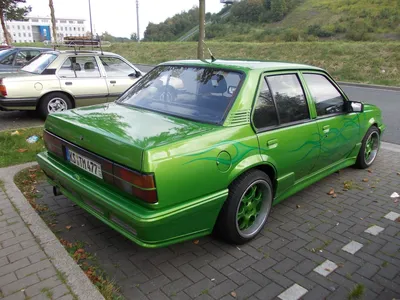 Сравнение Opel Ascona и Lada (ВАЗ) 2121 (4x4) по характеристикам, стоимости  покупки и обслуживания. Что лучше - Опель Аскона или Лада 2121 (4x4)