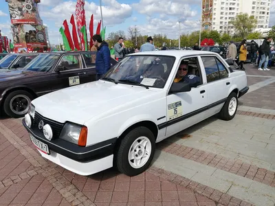 41-летний Opel Ascona восстановили почти в идеал