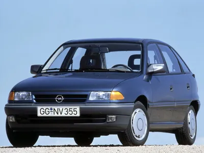 Opel Astra 1,6 бензин 75 к.с. Хечбек Бензин 1992 год. 187000 км Ръчна на  части Opel Astra ..