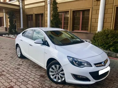 Купить б/у Opel Astra J Рестайлинг 1.4 AT (140 л.с.) бензин автомат в  Москве: белый Опель Астра J Рестайлинг седан 2013 года на Авто.ру ID  1085279886