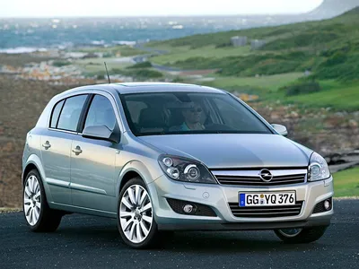 The Opel Astra is a compact car/…» — создано в Шедевруме