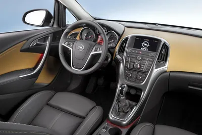 Интерьер салона Opel Astra Sedan . Фото салона Opel Astra Sedan