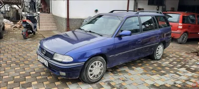 Продаётся opel astra караван 2001 год в отличном состоянии двигатель 1.6 не  дымит масло не берёт, бодрый коробка всё отлично по ходовой в вложений не  .....