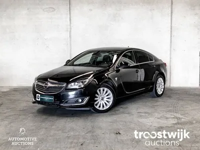 Opel Insignia Sports Tourer 1.5 Turbo Business Foto: Anders Wiklund / TT /  kod 10040 car, road , traffic, communication, transport, controls,  dashboard, steering wheel, logotype Stock Photo - Alamy