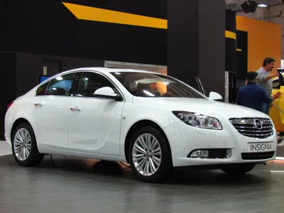 File:Opel Insignia 2.0 Turbo 2013 (10145459014).jpg - Wikimedia Commons