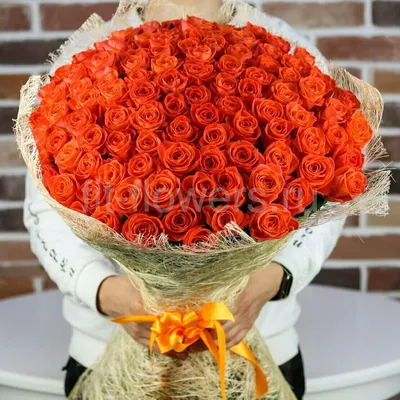 101 оранжевая роза в букете за 19 490 руб. | Бесплатная доставка цветов по  Москве