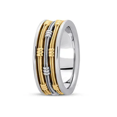 Необычные обручальные кольца с гравировкой и фактурной поверхностью из  двухцветного золота и бриллиантами — 11 сентября 2022