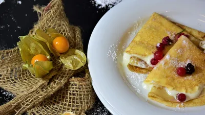 Печем блины на Масленицу, вкусные начинки для блинов