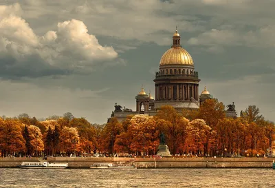 10 причин посетить Санкт-Петербург осенью