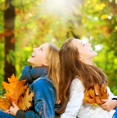 Осенние листья яркие с глазами, веселым ремеслом детей Стоковое Изображение  - изображение насчитывающей деревенский, глаза: 197696841