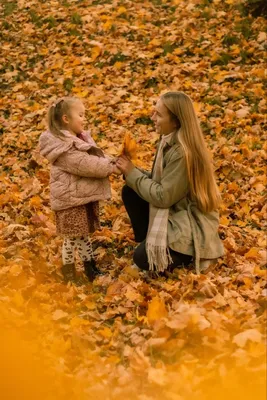 Осенняя семейная фотосессия мама дочка на природе в парке | Семейные  фотосессии, Фотосессия, Осенние фотосессии