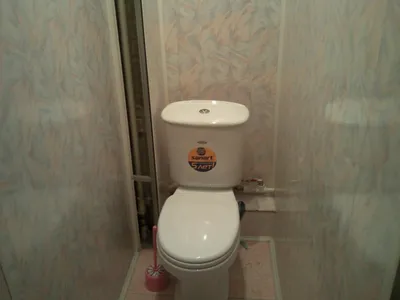 Отделка панелями ПВХ в Санкт-Петербурге - Зашивка труб в туалете панелями  ПВХ